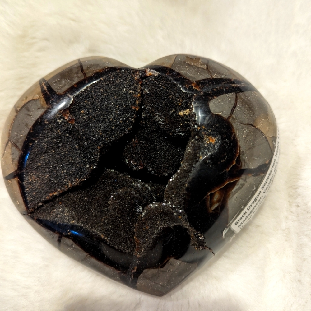 Dragon stone heart sepatarian mineral
